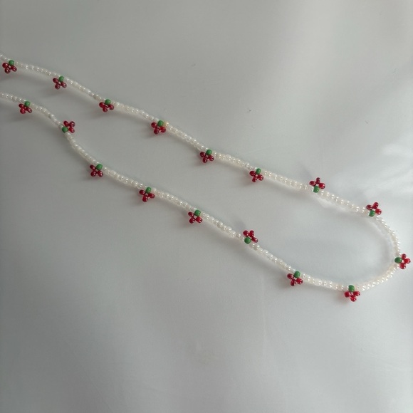 Elegant Pearl and Pink Flower Necklace - Picture 4 of 6